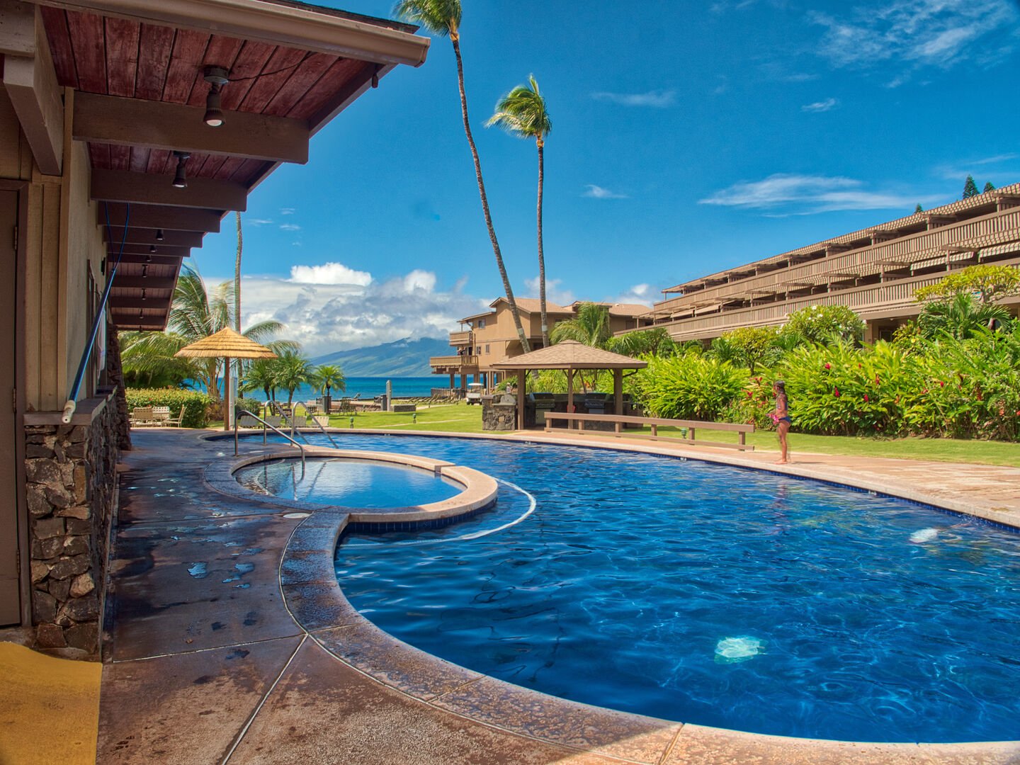 Resort Pool & Children's wadding pool. Kahana Sunset DOES NOT have a Hot tub.