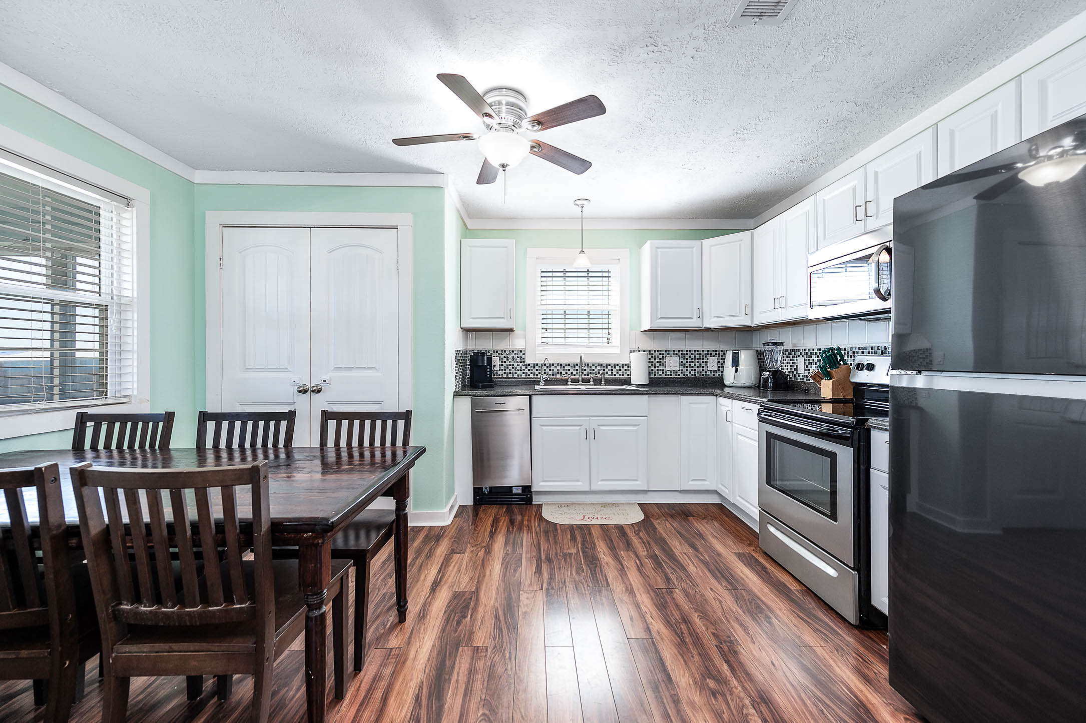 Kitchen/ Dining