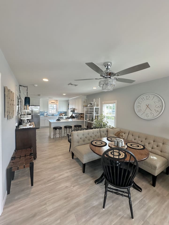 Dining Area Settee and Table