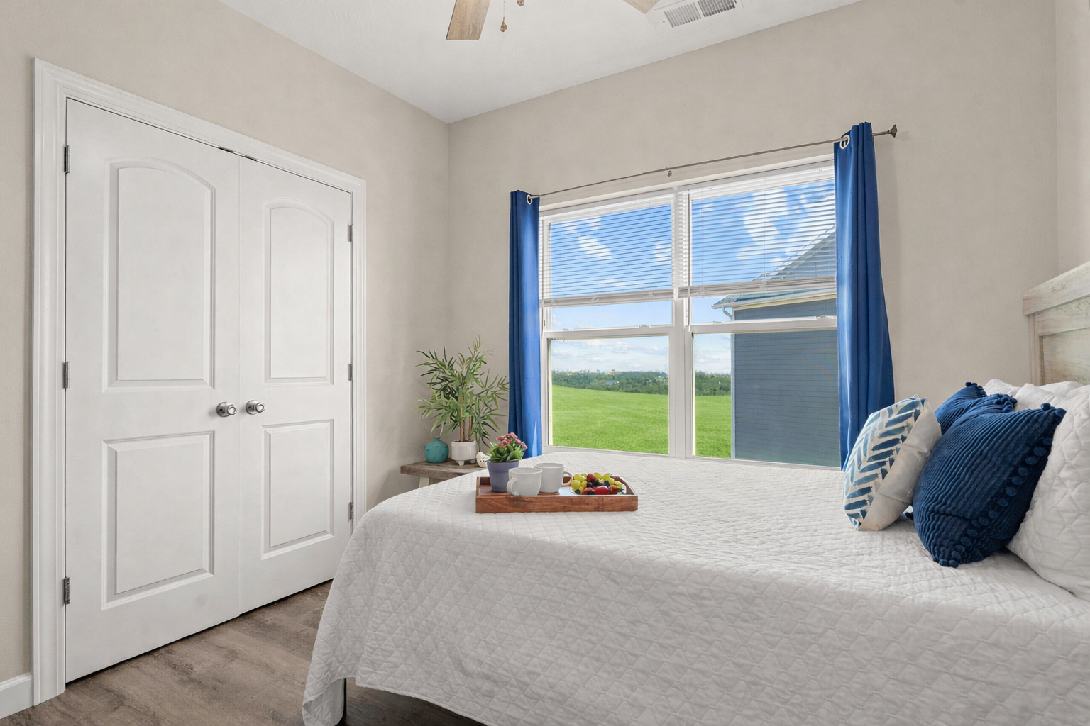 Queen mattress with luxurious linens and bedding for a great night's sleep!