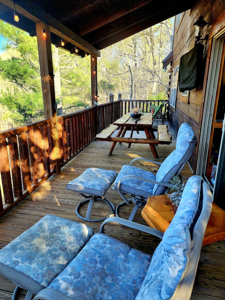 Back upper deck
Wrap around decks overlooking the river with mountain views.