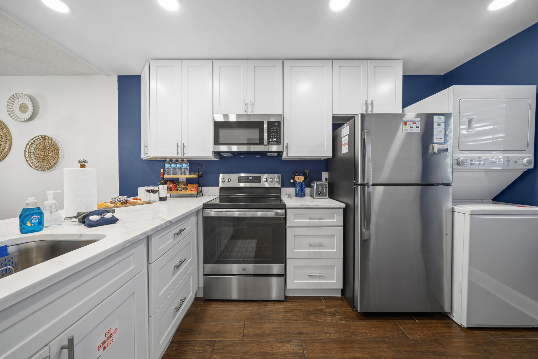 Beautifully Updated Modern Kitchen with Stackable Washer/Dryer