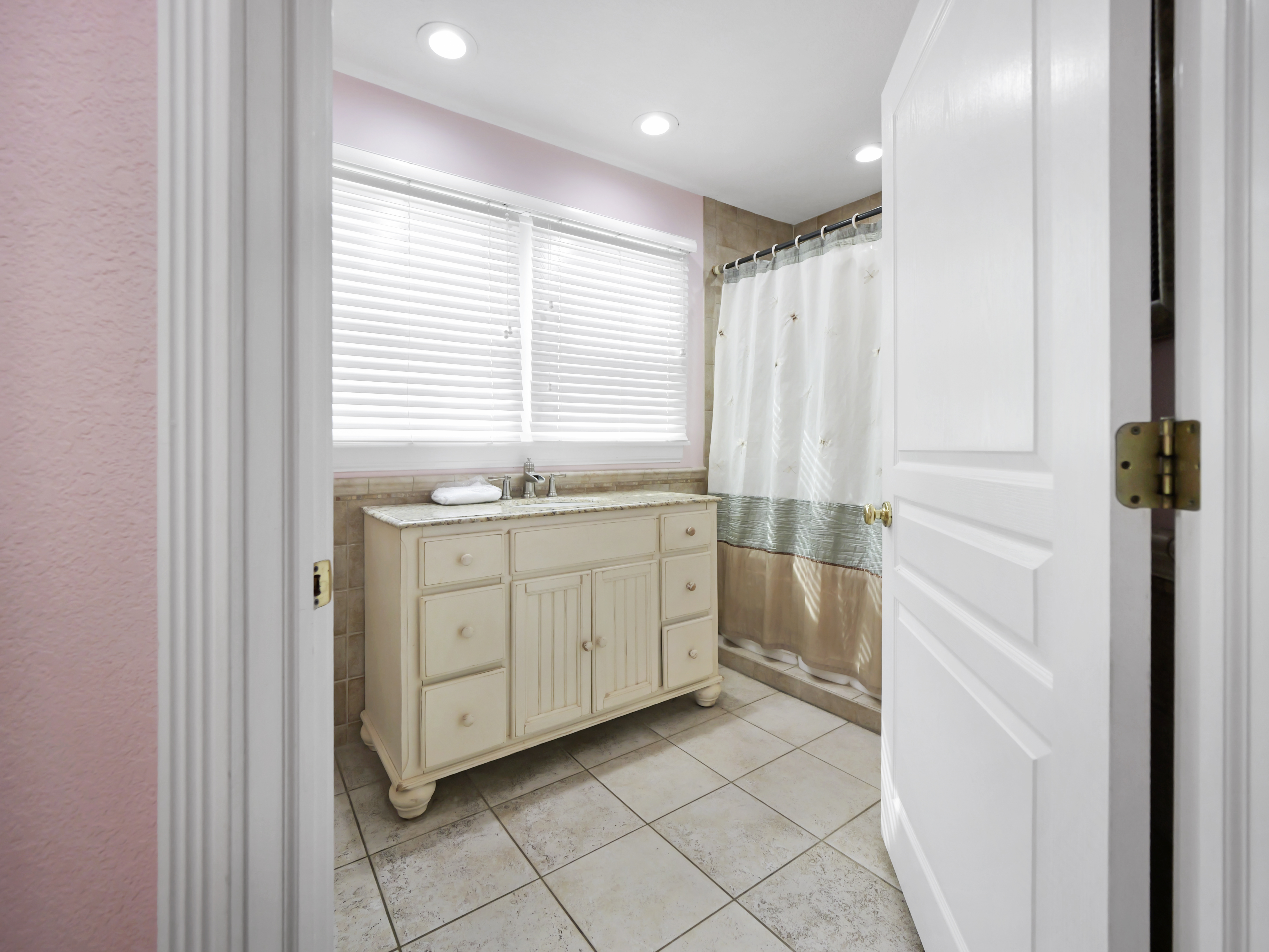 The Hemingway — Master Bath (2)