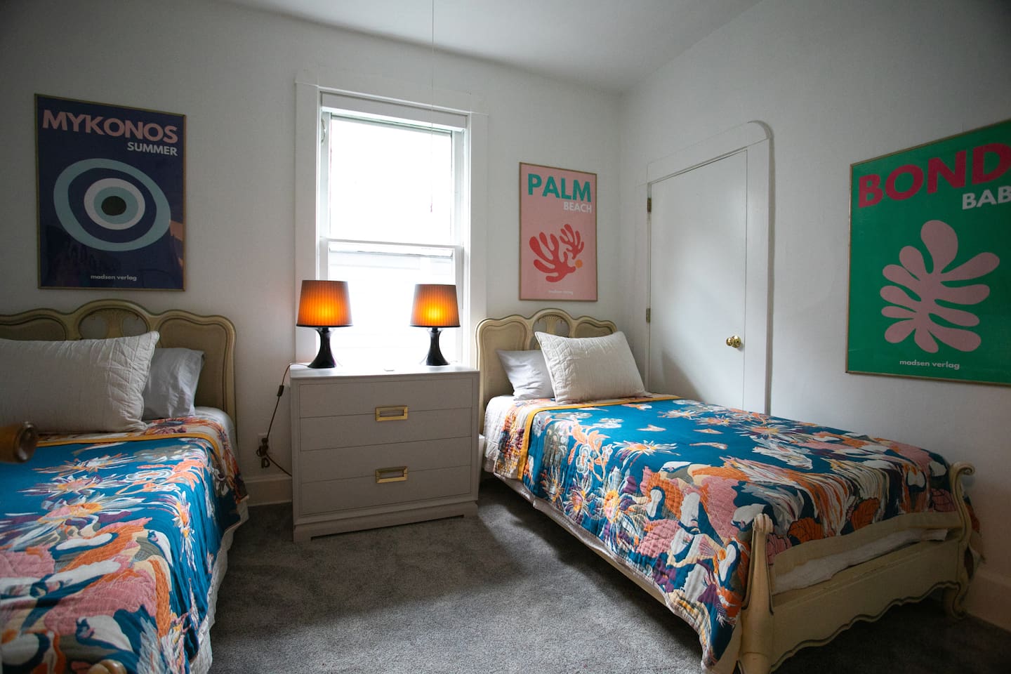 
Twin bedroom with an easy layout and garment racks at the foot of each bed — ideal for shared stays or kids