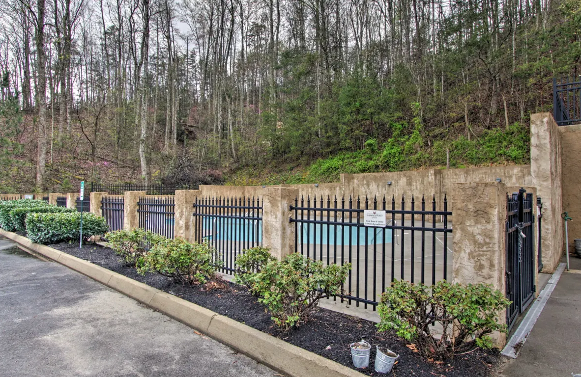 Seasonal pool and spa