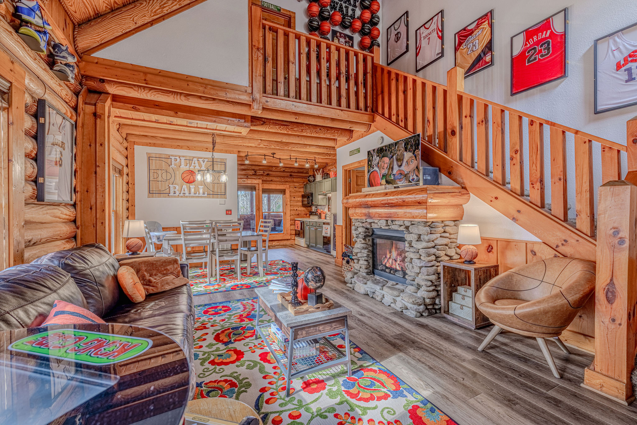 Main floor living, dining and kitchen