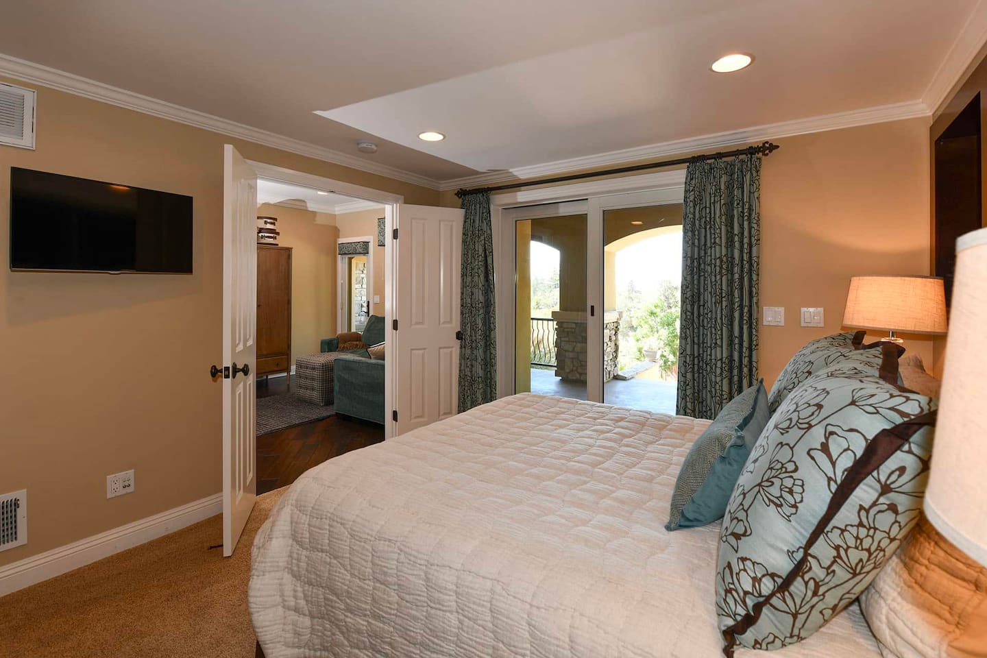 Bedroom suite 4 with living area, kitchenette, queen bed and full bathroom.
