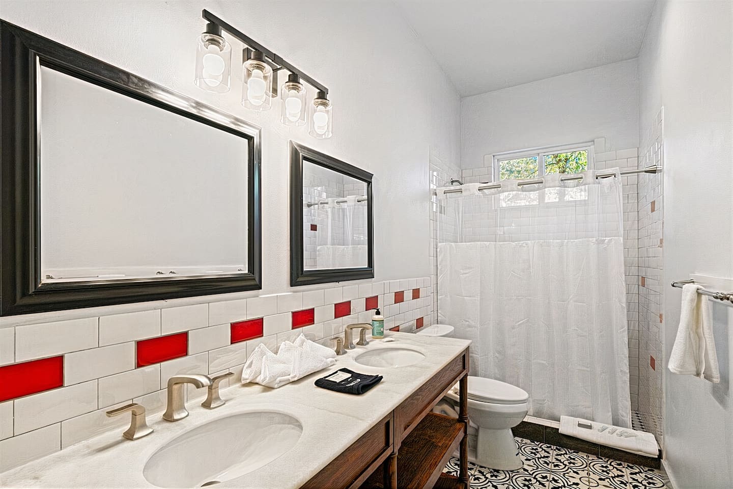 Middle Home: A Hallway Bathroom That Feels Like Home 