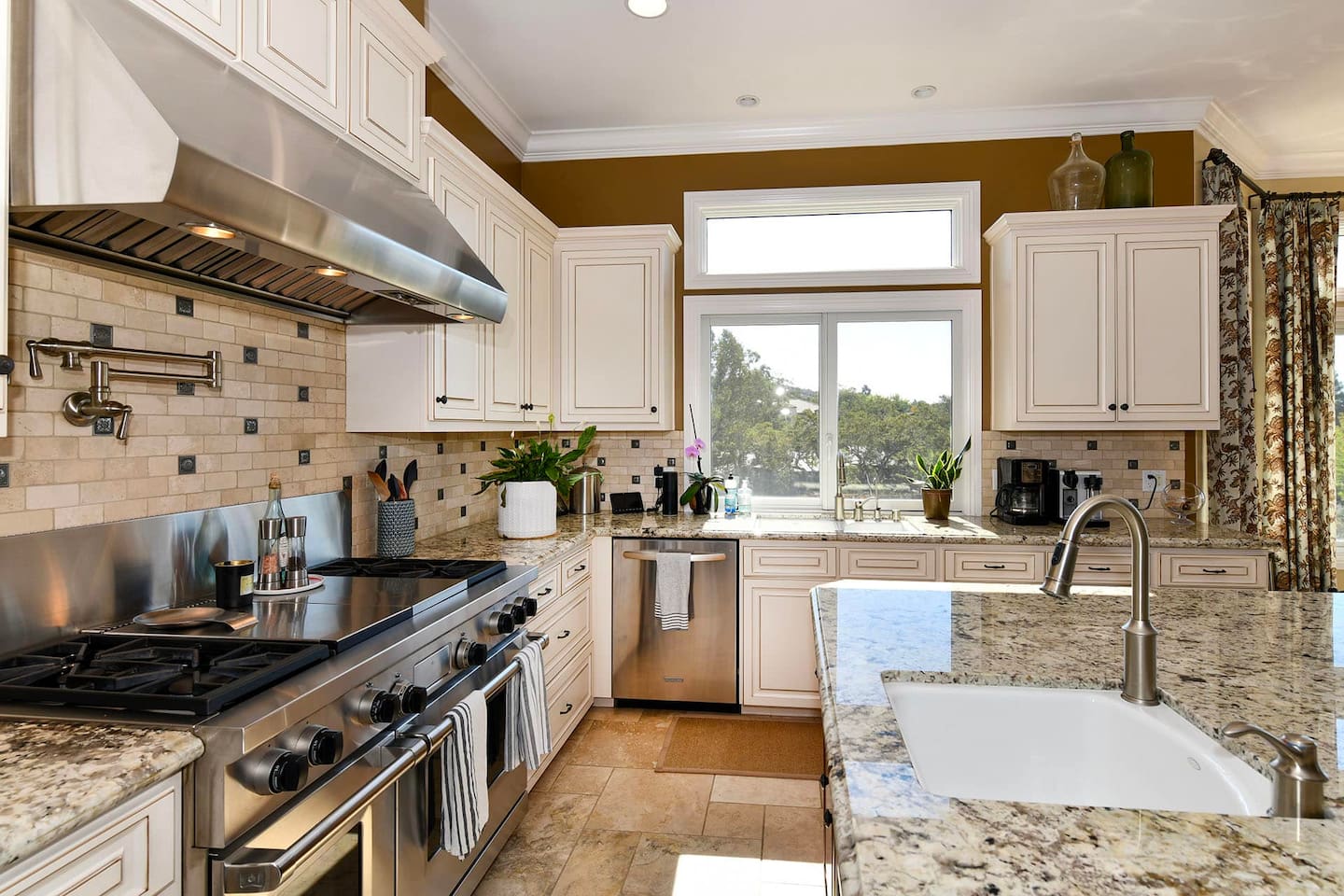 Fully stocked kitchen with 4 person dining table and 4 person kitchen island seating.