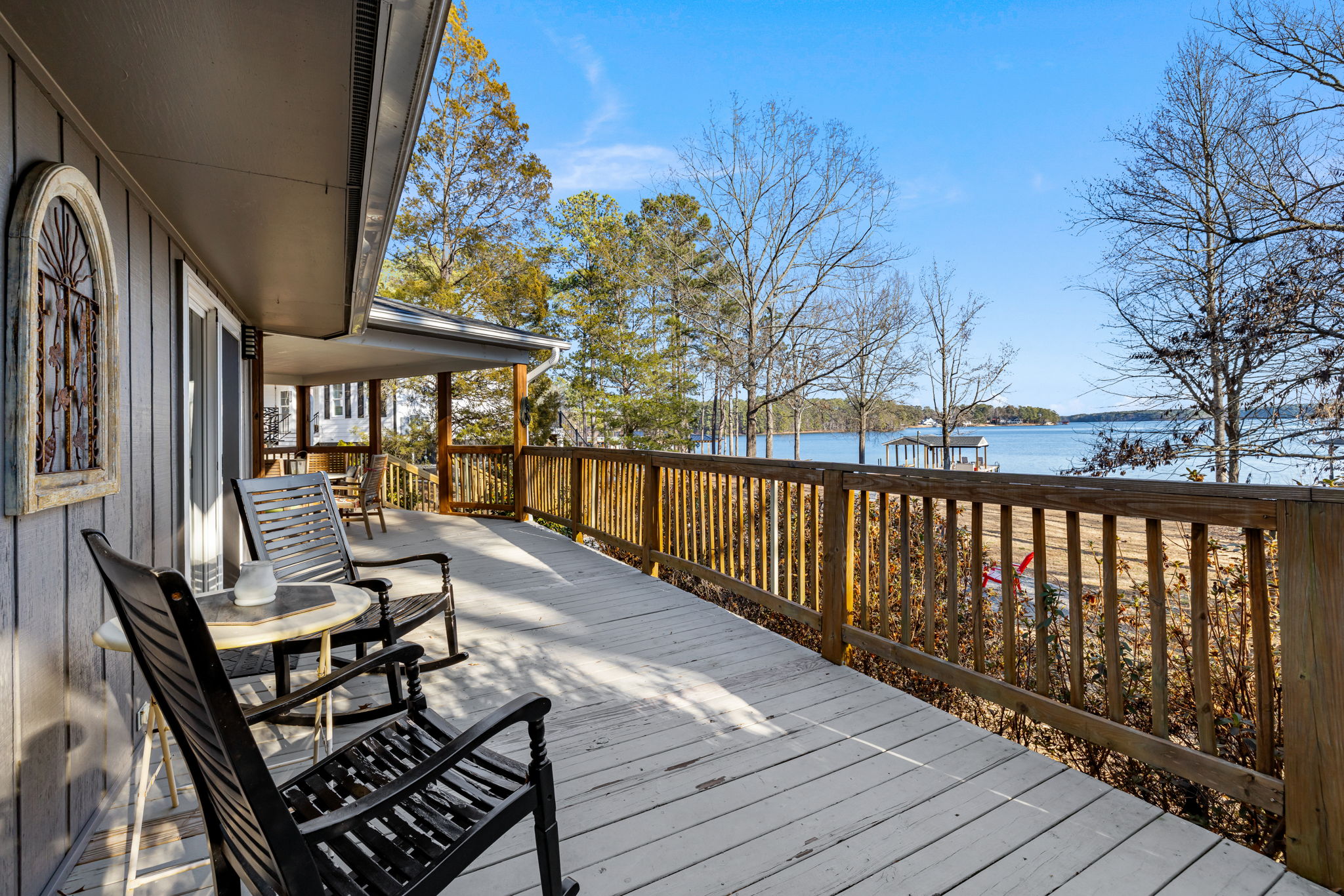 Deck with a View: Sip morning coffee on the expansive deck overlooking the serene lake!
