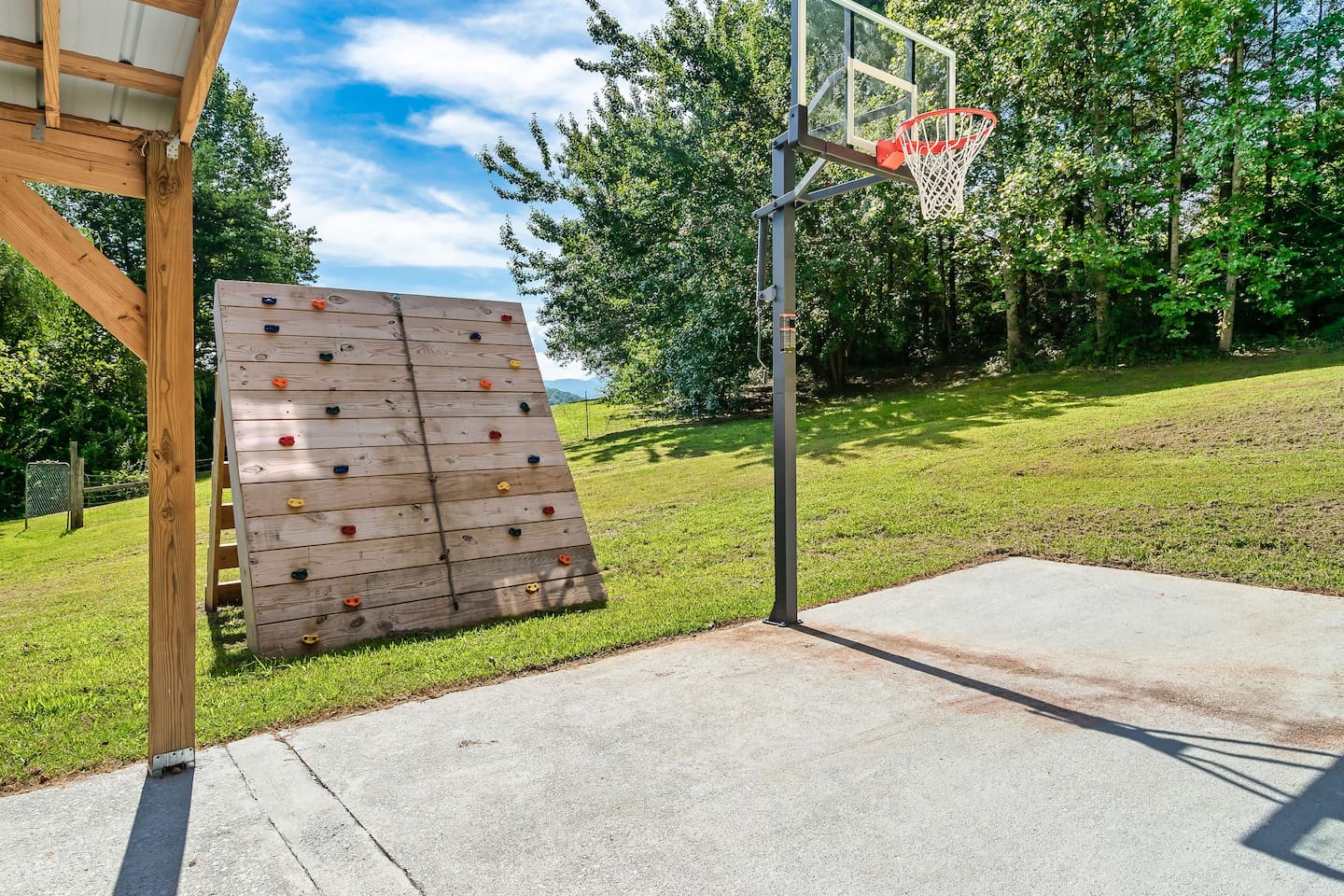 climbing wall - basket ball