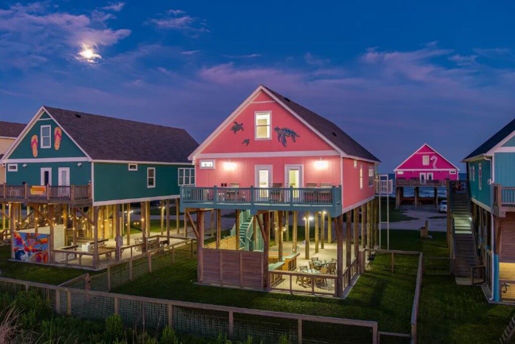e081e65161e64241bb9f78da69b78f45 | Beachhouse | Texas | TX | Vacation Homes | Galveston | Crystal Beach | Kokomo | Breezy Days | Beachfront Elegance | Sunrise Serenity | Southern Sands Property Management, LLC