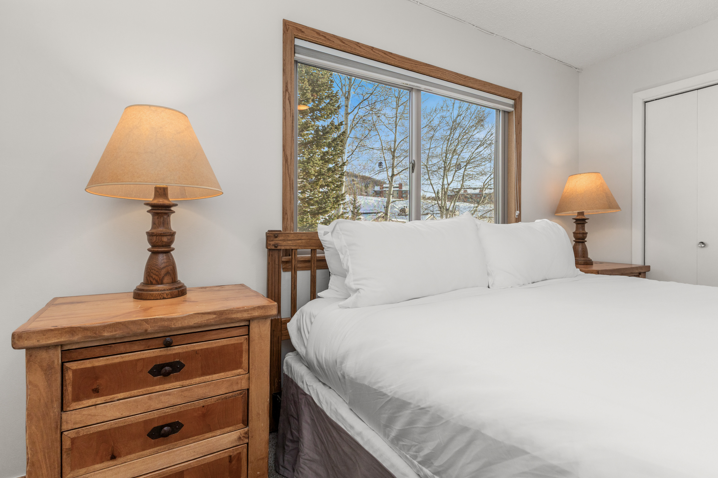 Bedroom 2 | Queen Bed