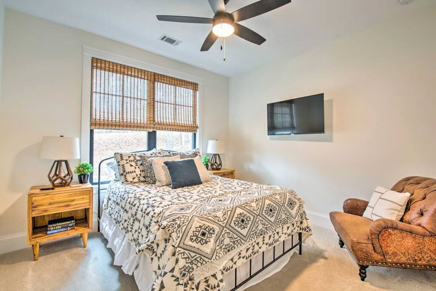Bedroom 4 | Queen Bed