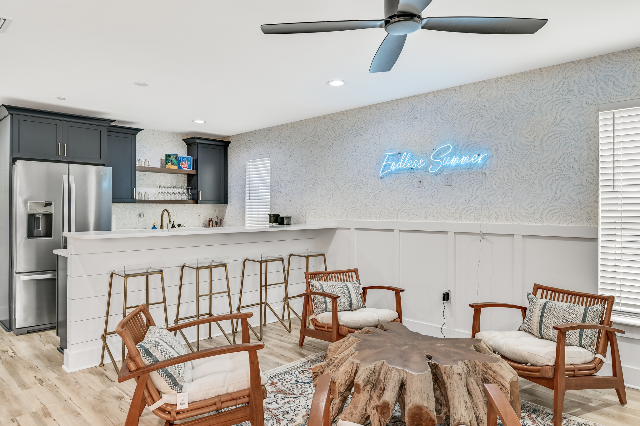 Kitchen & Lounge (third floor)