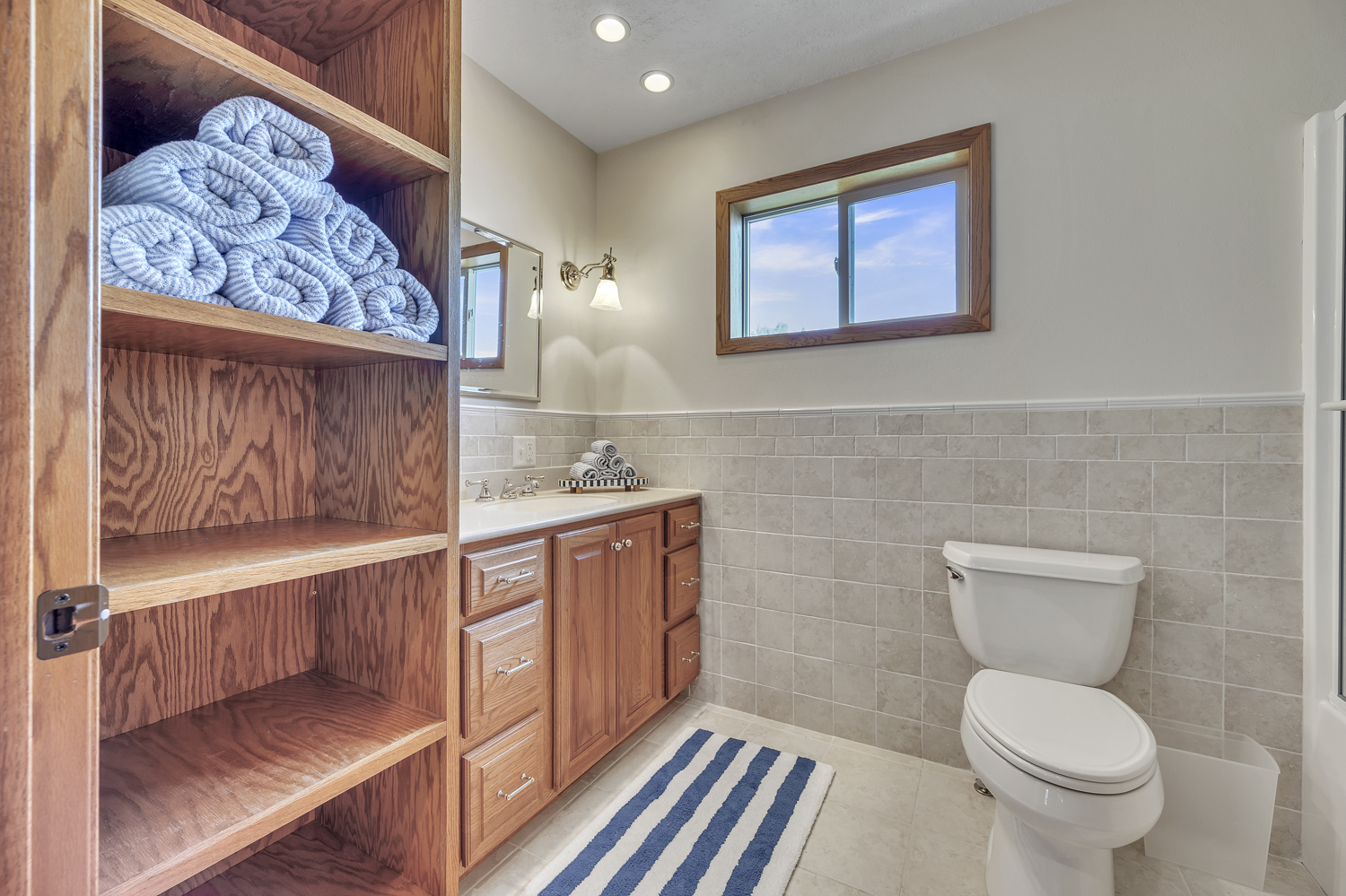 Upstairs bathroom - lots of storage space