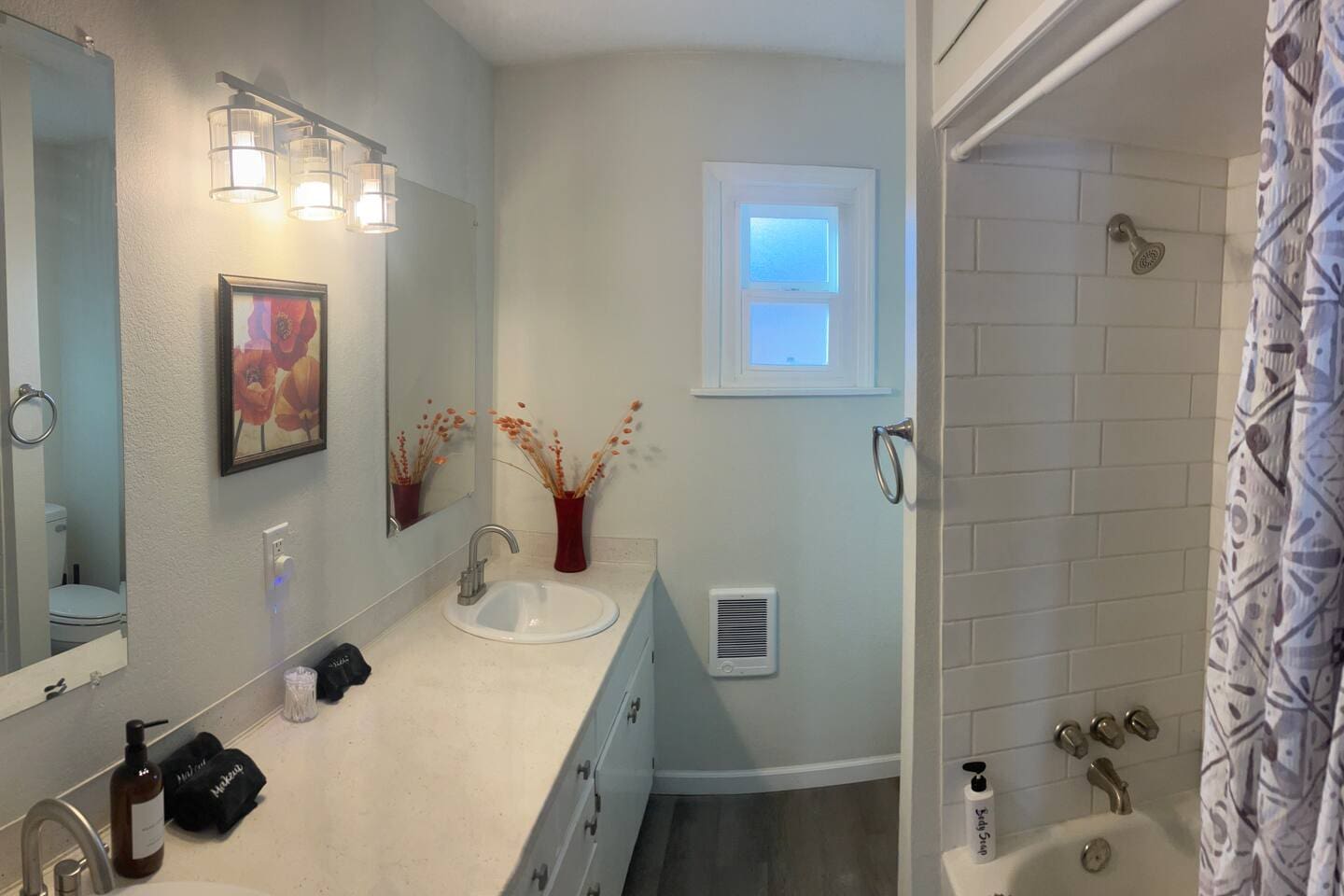 Full Bathtub and double sinks
