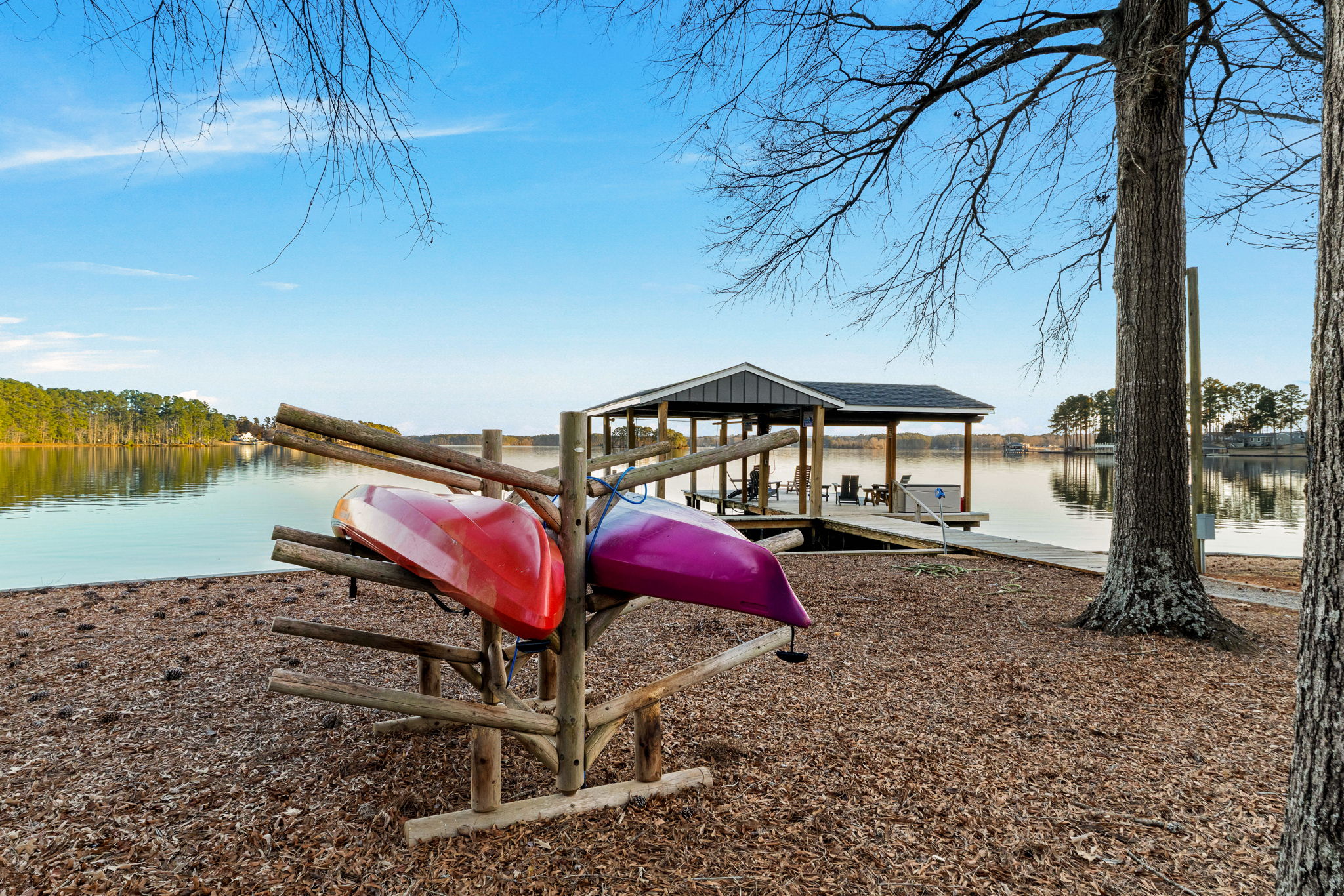 Lakefront Adventure: Launch into fun with kayaks ready at your doorstep and stunning views!