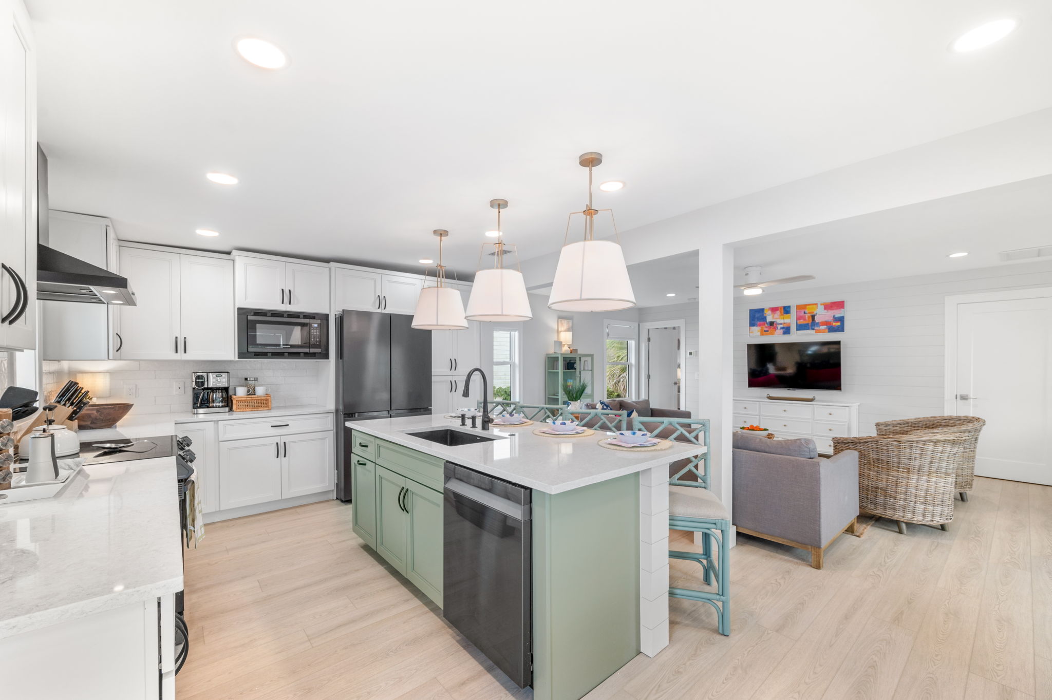 Wonderfully spaced out kitchen for cooking and entertaining simultaneously