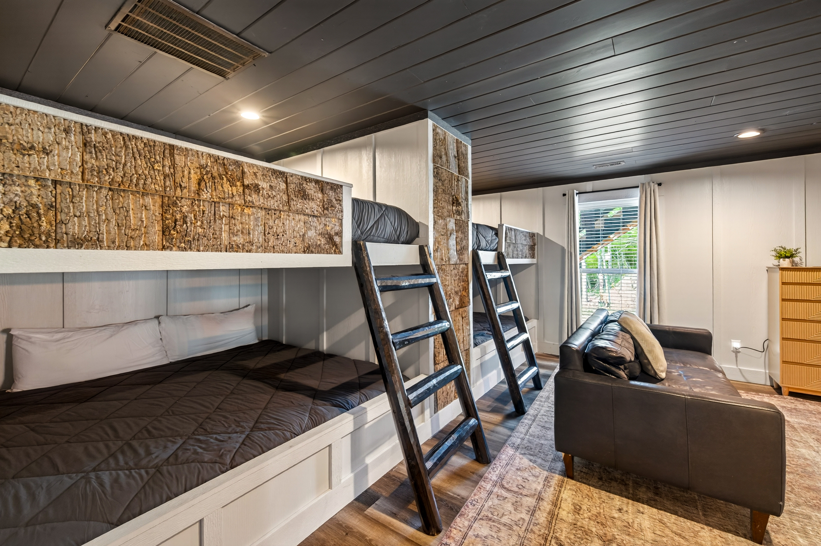 Bunk room with four king size beds.