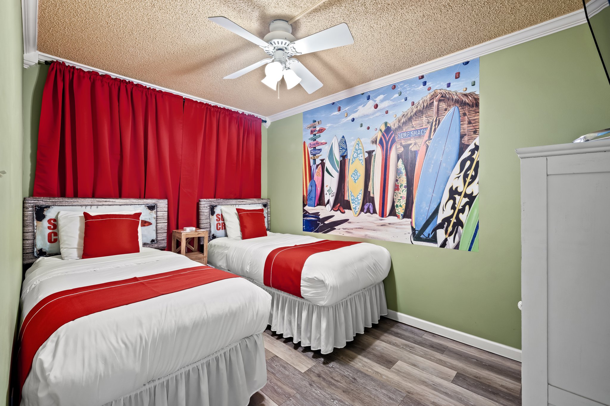 2 twin beds