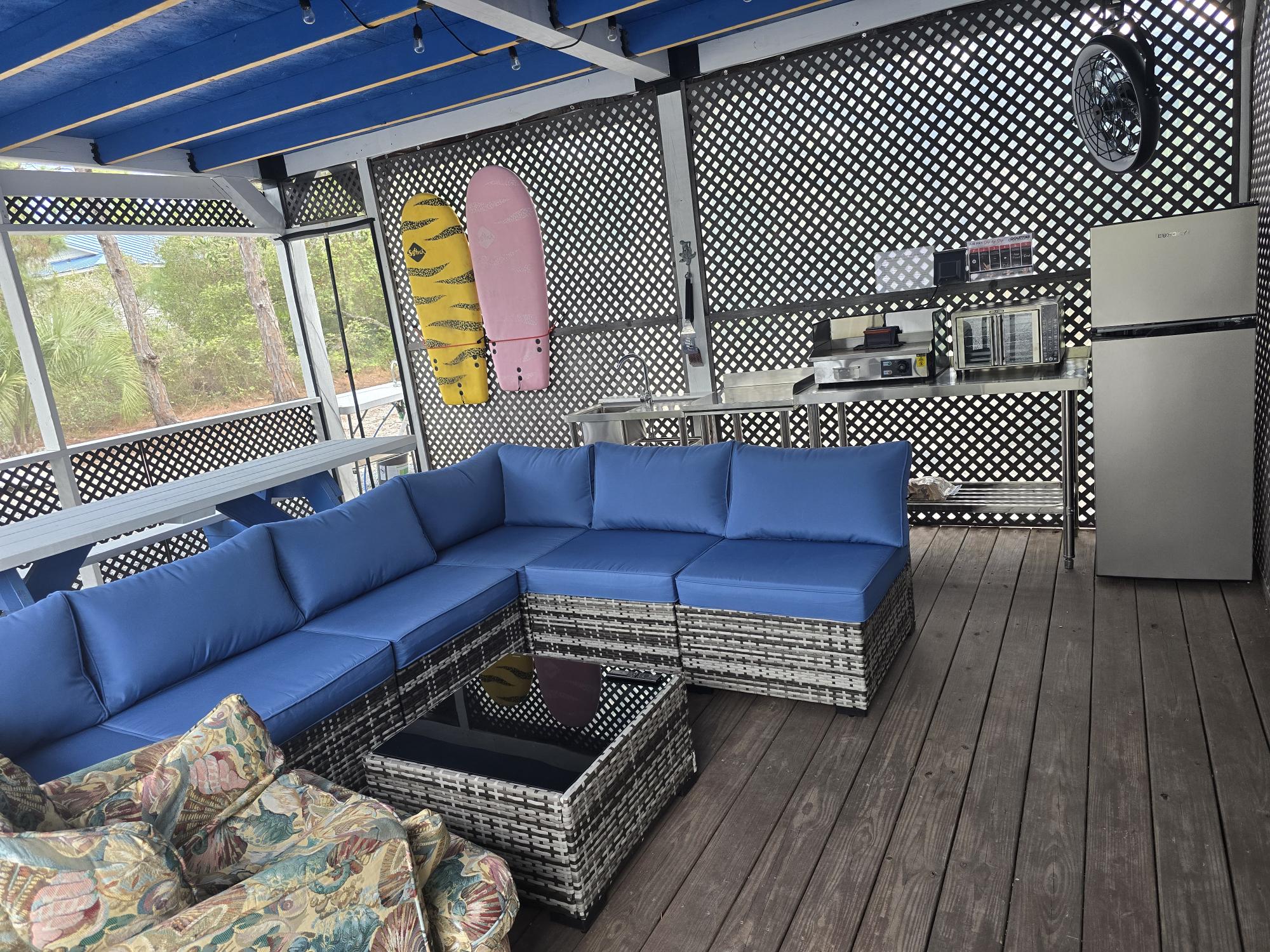 Ahhhh, lounge in the screened patio