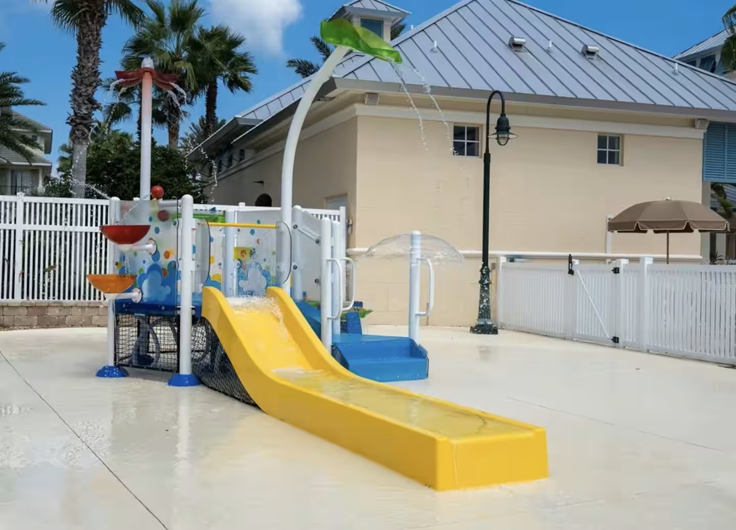 Splash time for the little ones 💦
The Cinnamon Beach kids’ splash area features slides and water play—perfect for safe, fun-filled afternoons while parents relax nearby.
