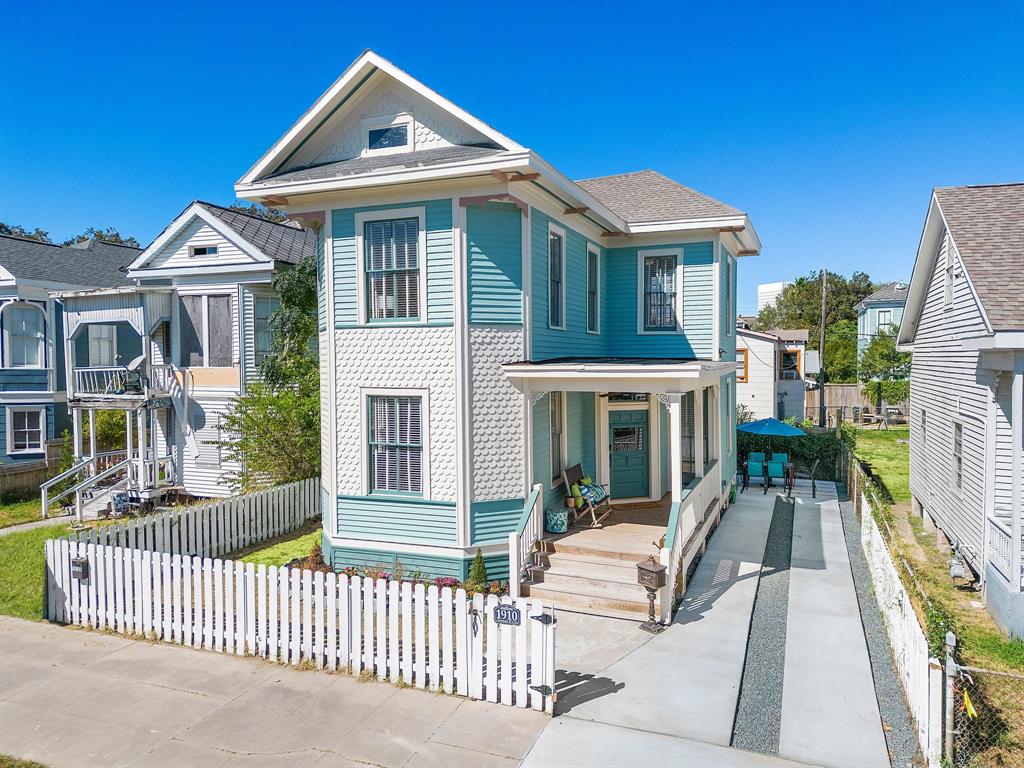 e133787ac03545da9b8b3cbbc11bfffd | Beachhouse | Texas | TX | Vacation Homes | Galveston | Crystal Beach | Kokomo | Breezy Days | Beachfront Elegance | Sunrise Serenity | Southern Sands Property Management, LLC