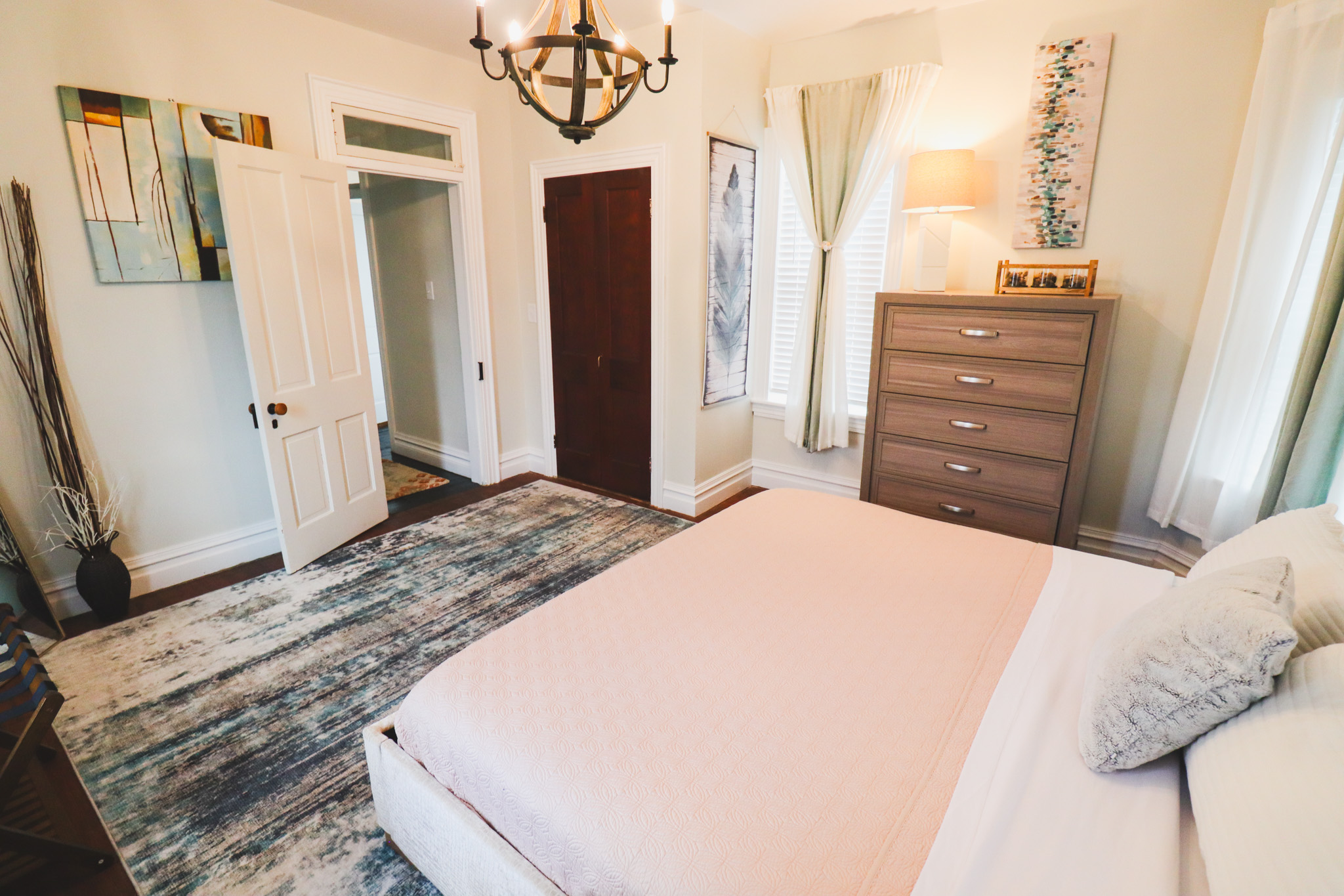 king bed in master suite