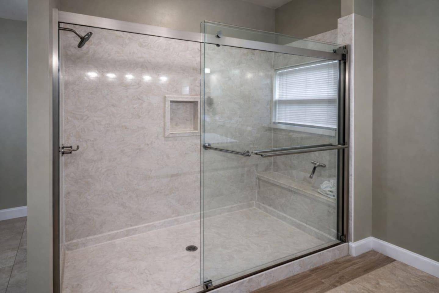 Clean, modern, and newly updated bathroom.