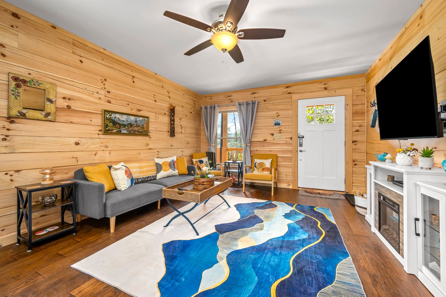 Main area of the cabin 