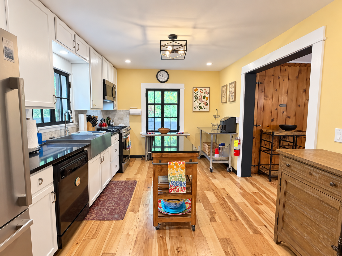 Super efficient galley kitchen for the chef in your group.