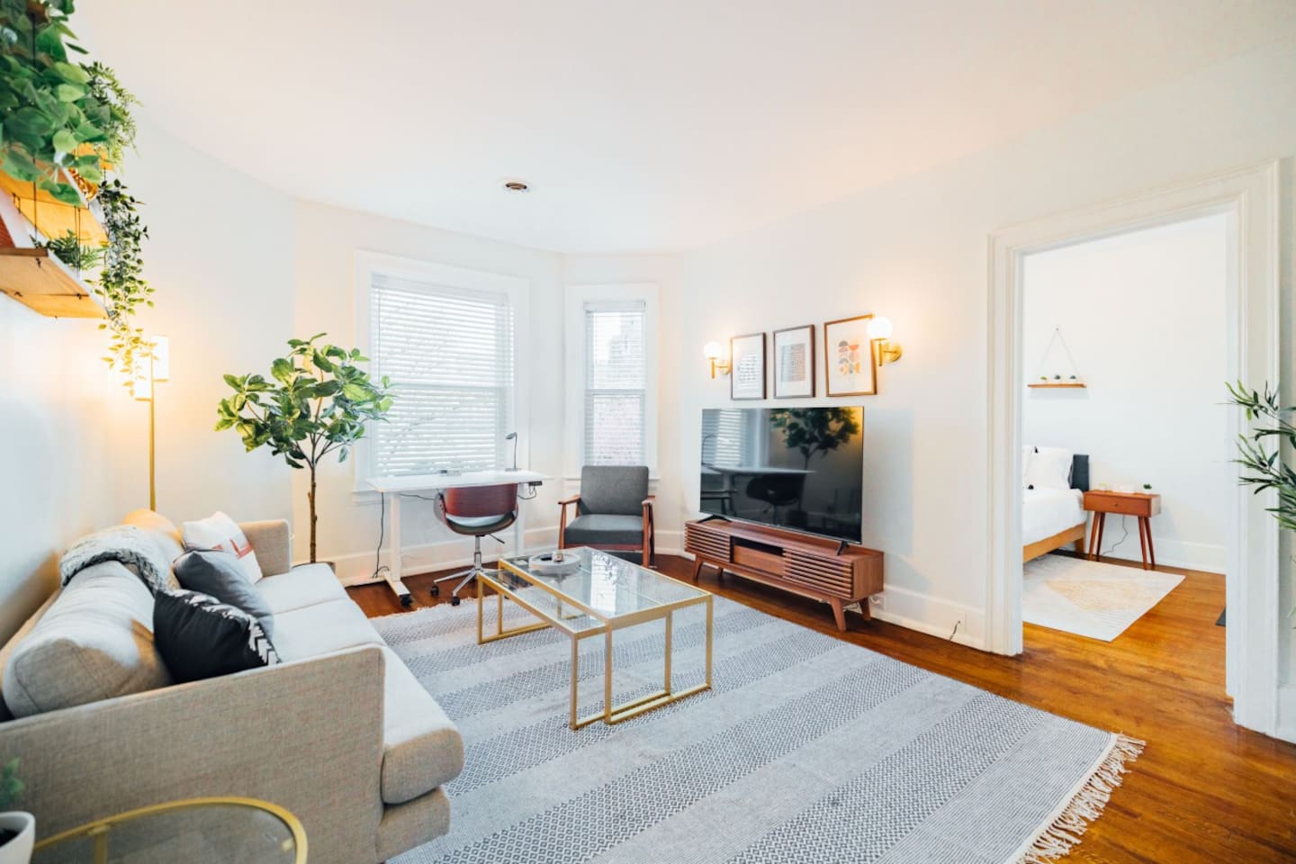 The apartment was clean, it looked great and the check in and check out was excellent! - Claude, 5 Star Review