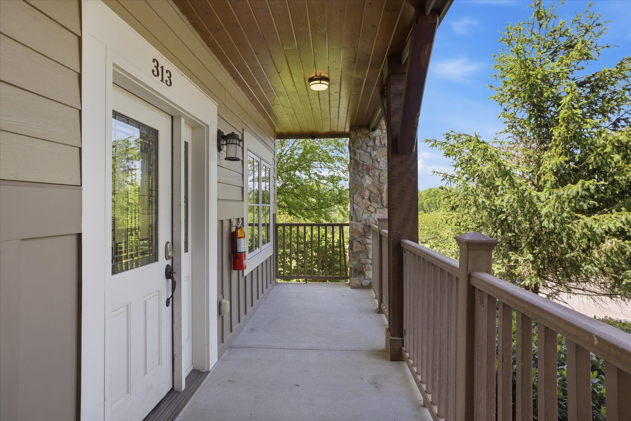 Welcome to Unit 313 at Timber Lodge! Easy and convenient entry with a smart lock for keyless access. This first-floor, one-bedroom unit offers single-level entry, making arrival, unloading, and coming simple and hassle-free.