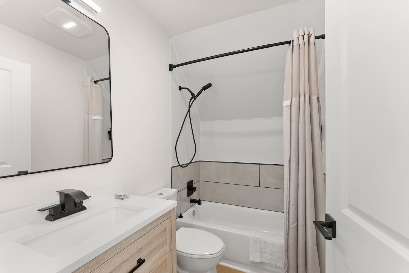 Upstairs bathroom conveniently serving two bedrooms