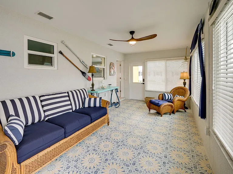 Enclosed Florida room. AC/Heated
