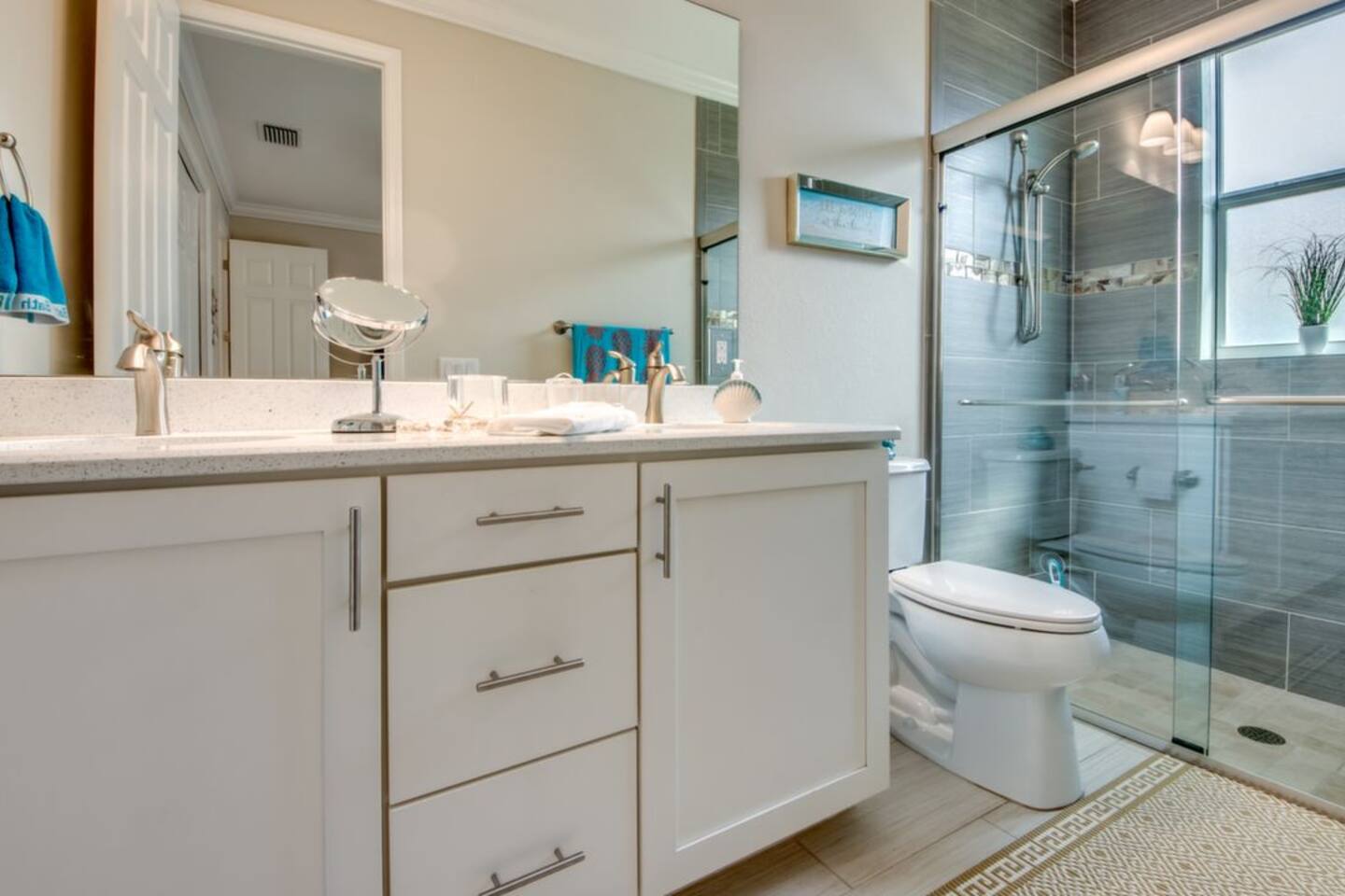 Villa Blissful Bay - 1st Guest Bathroom