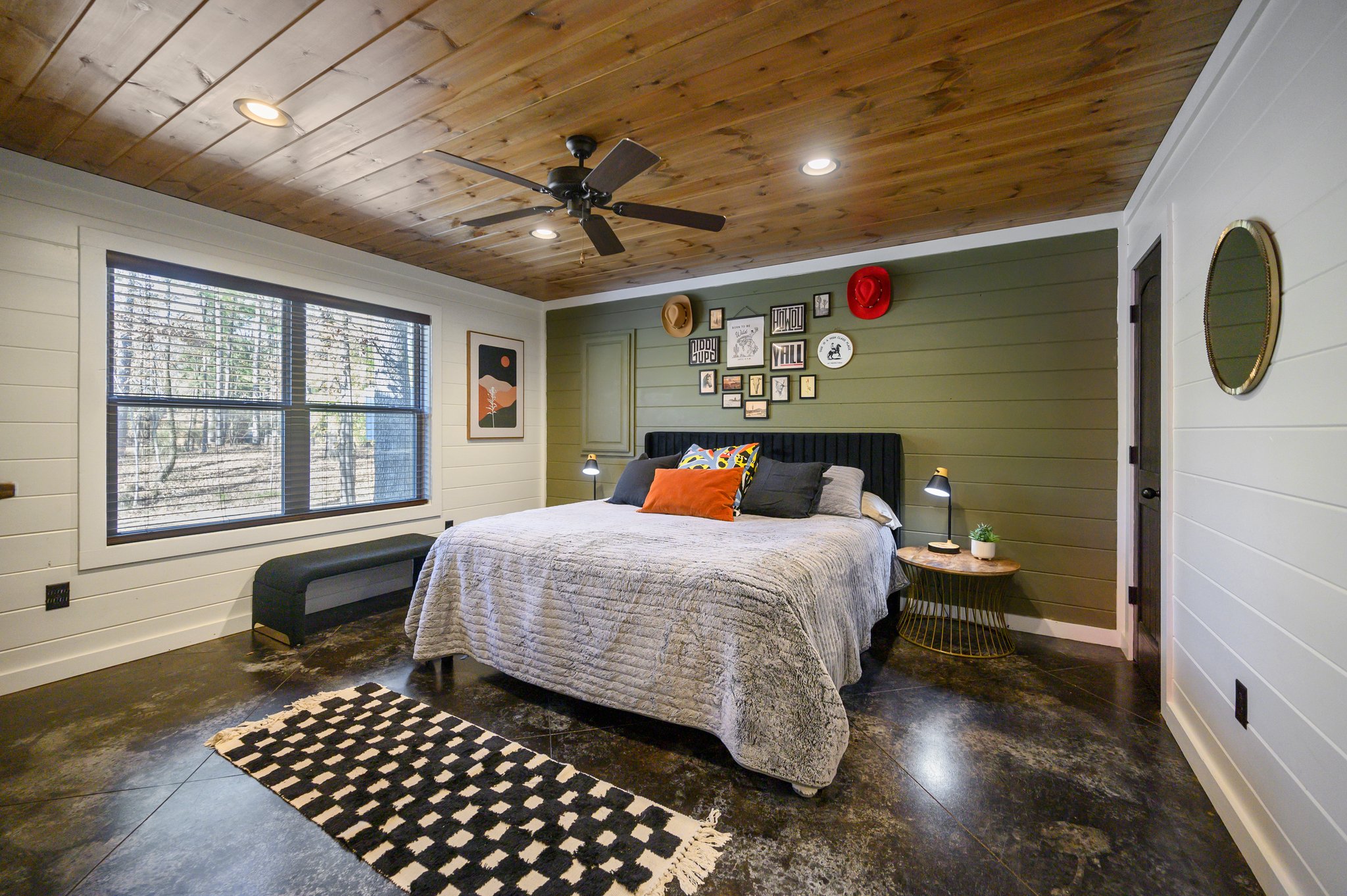 Disco Cowboy | King bedroom 1 (sleeps 2), with an ensuite bathroom. This cabin sleeps 10 total.