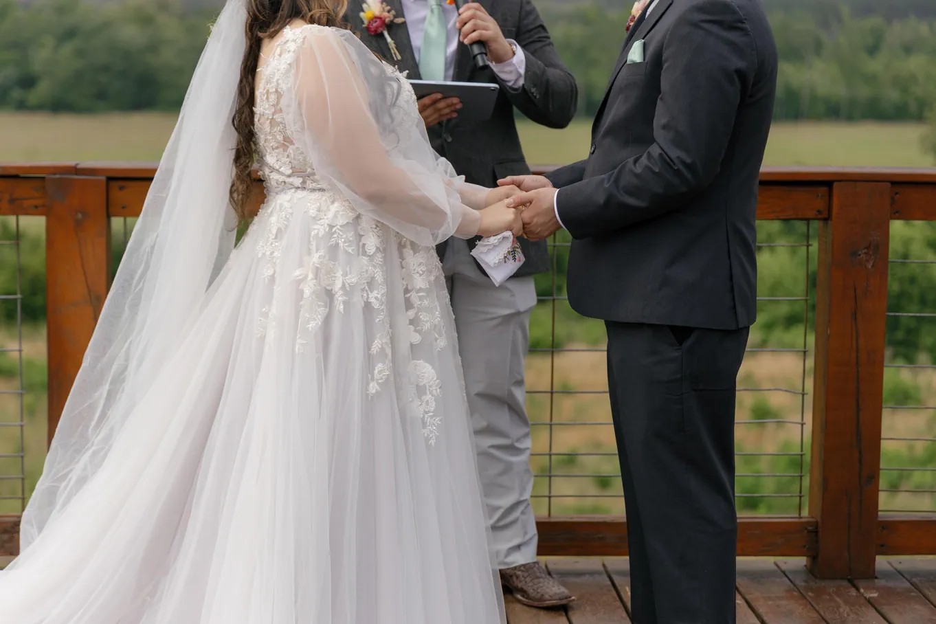A sweet ceremony moment at Sierra Sky.
