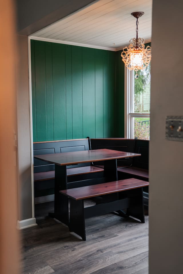 Corner table that seats 4-5 people