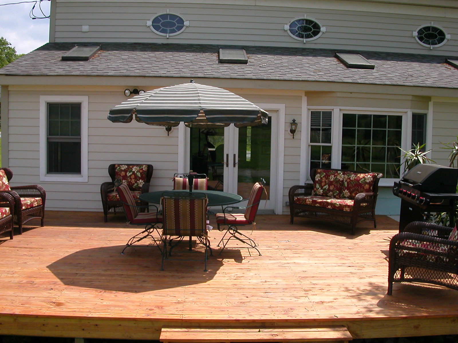 back deck for outdoor dining