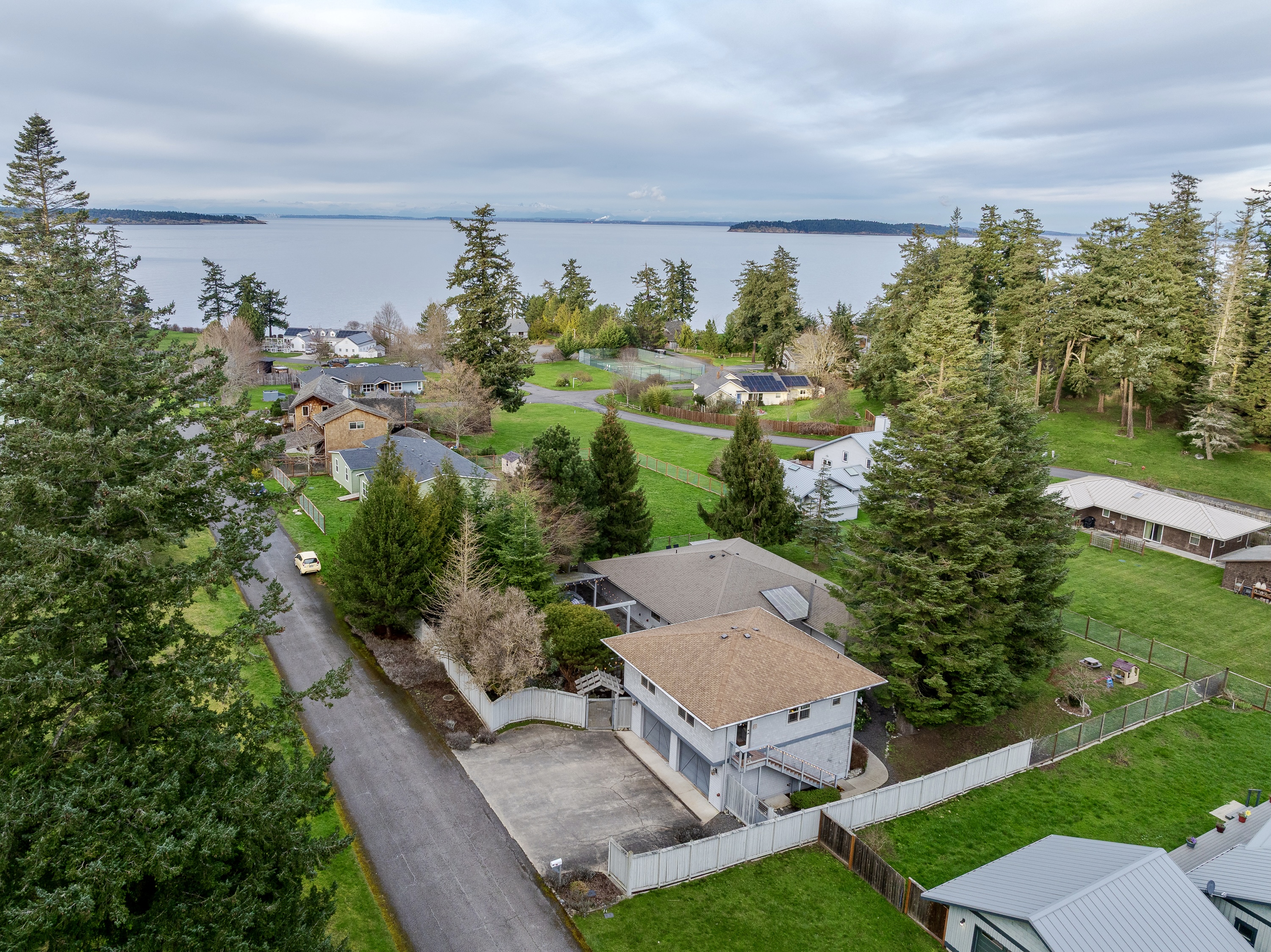 Nordhaven home is conveniently located between the Village of Eastsound and the Salish Sea in a quiet and private neighborhood.