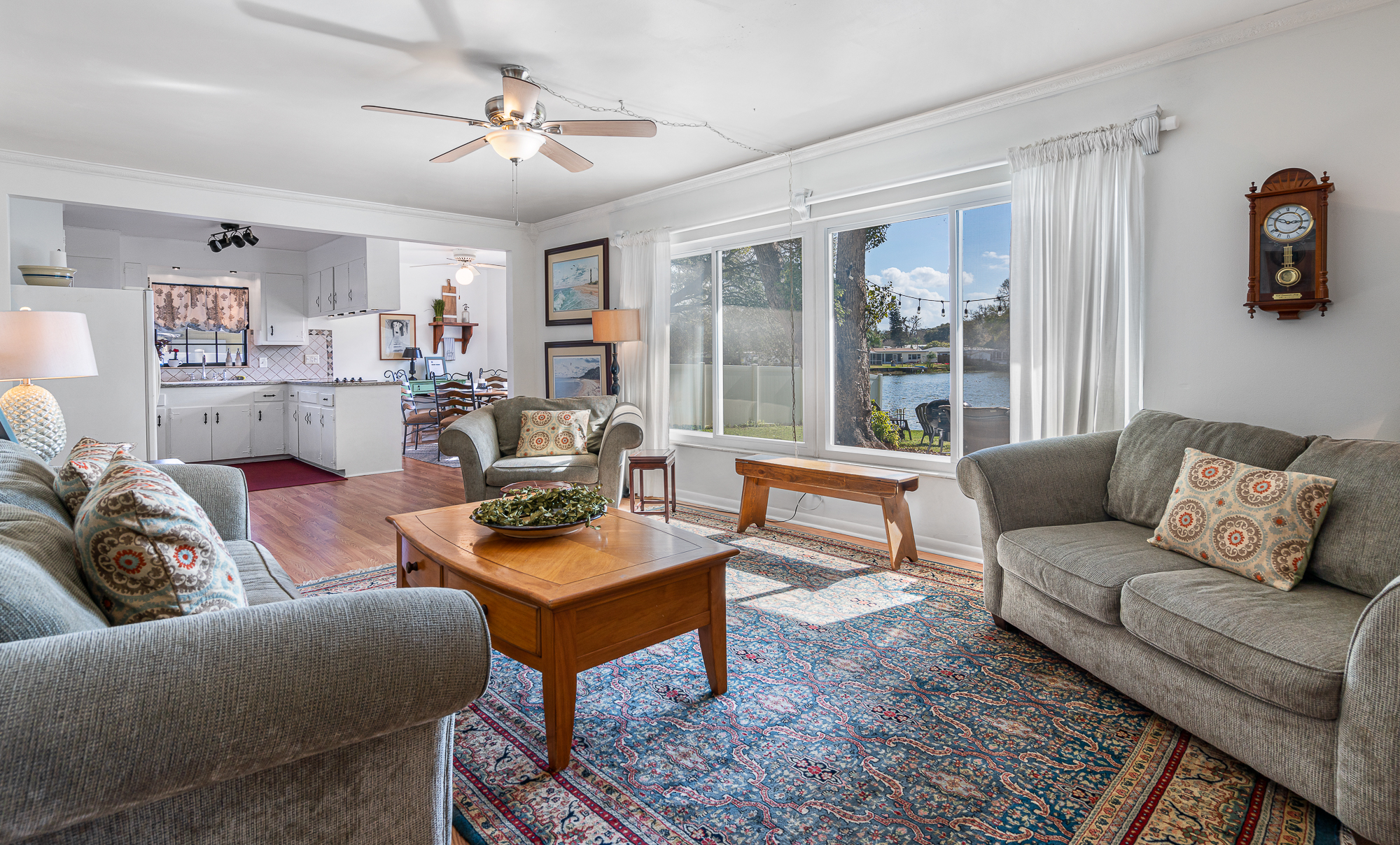 Lake Oasis—Large Private Unit, Ducks Visit Daily! 2