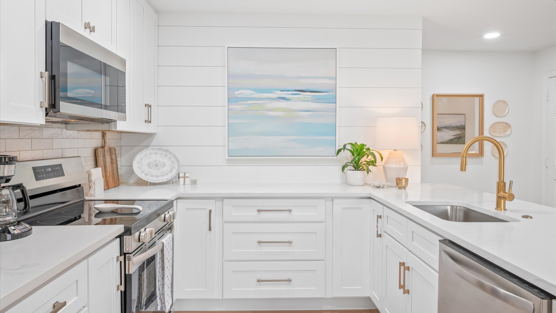 Kitchen with great countertop space