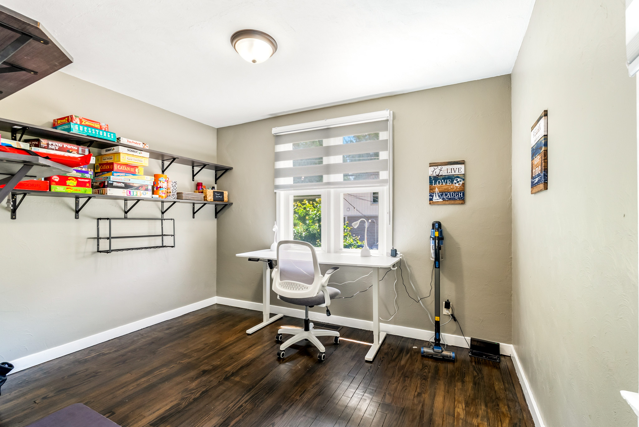 Work remotely with ease, then power down for playtime. This bright workspace keeps you productive during the day and serves as the ultimate board game headquarters for the group in the evening.