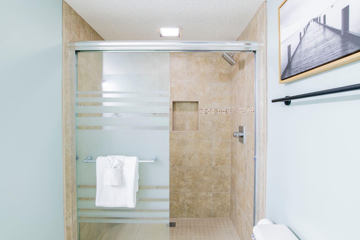 Full tiled master shower with bench.