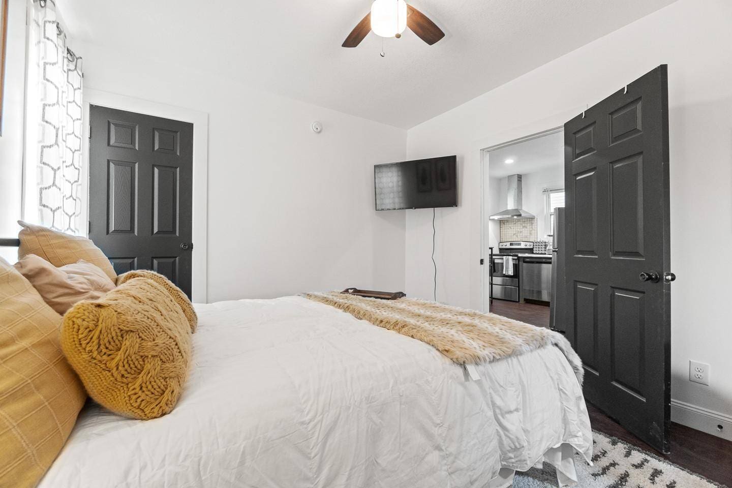 Relax and unwind in this comfortable bedroom, complete with a TV for your entertainment and plush bedding to ensure a restful night’s sleep. With a spacious closet and everything you need for a homey stay, it's the perfect retreat.