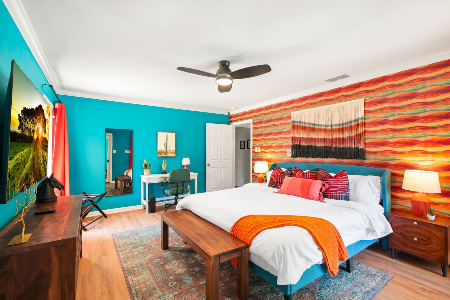  Plush king bed and private ensuite — your peaceful retreat after a fun-filled day.