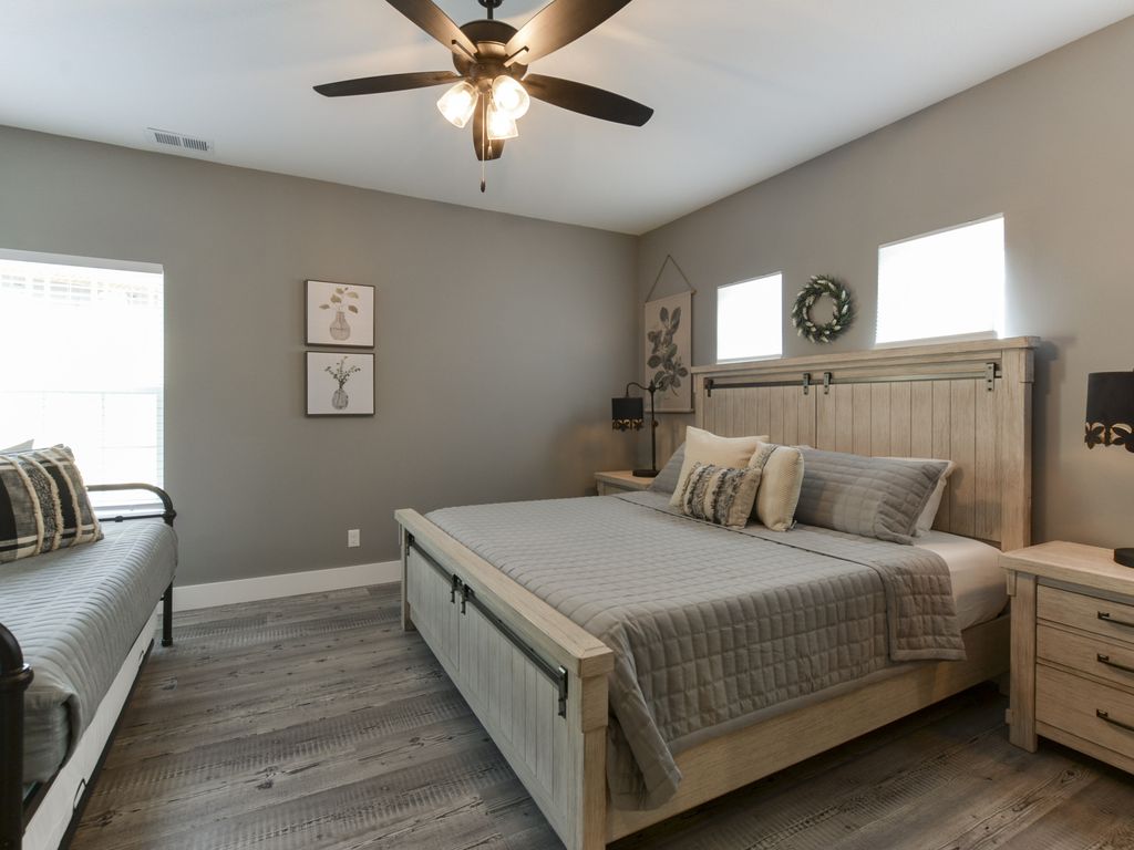 Upstairs King suite 2 with day bed/trundle & ensuite bathroom