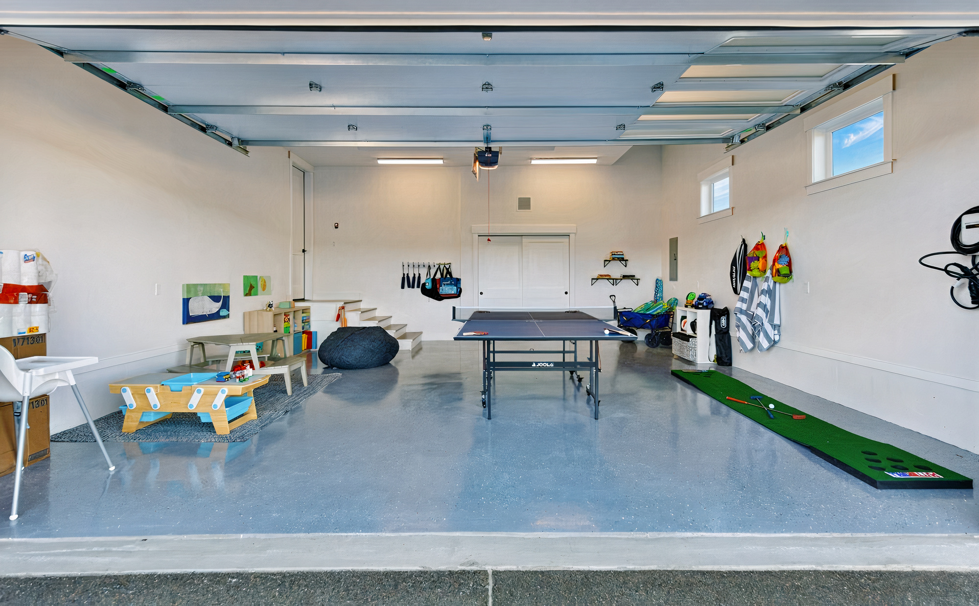 Garage with free EV charger, kids zone play area, ping pong, golf putterball & fully loaded beach supplies!